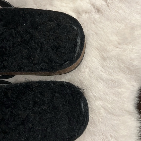 Tory Burch Miller Cloud shearling sandals - Picture 6 of 7